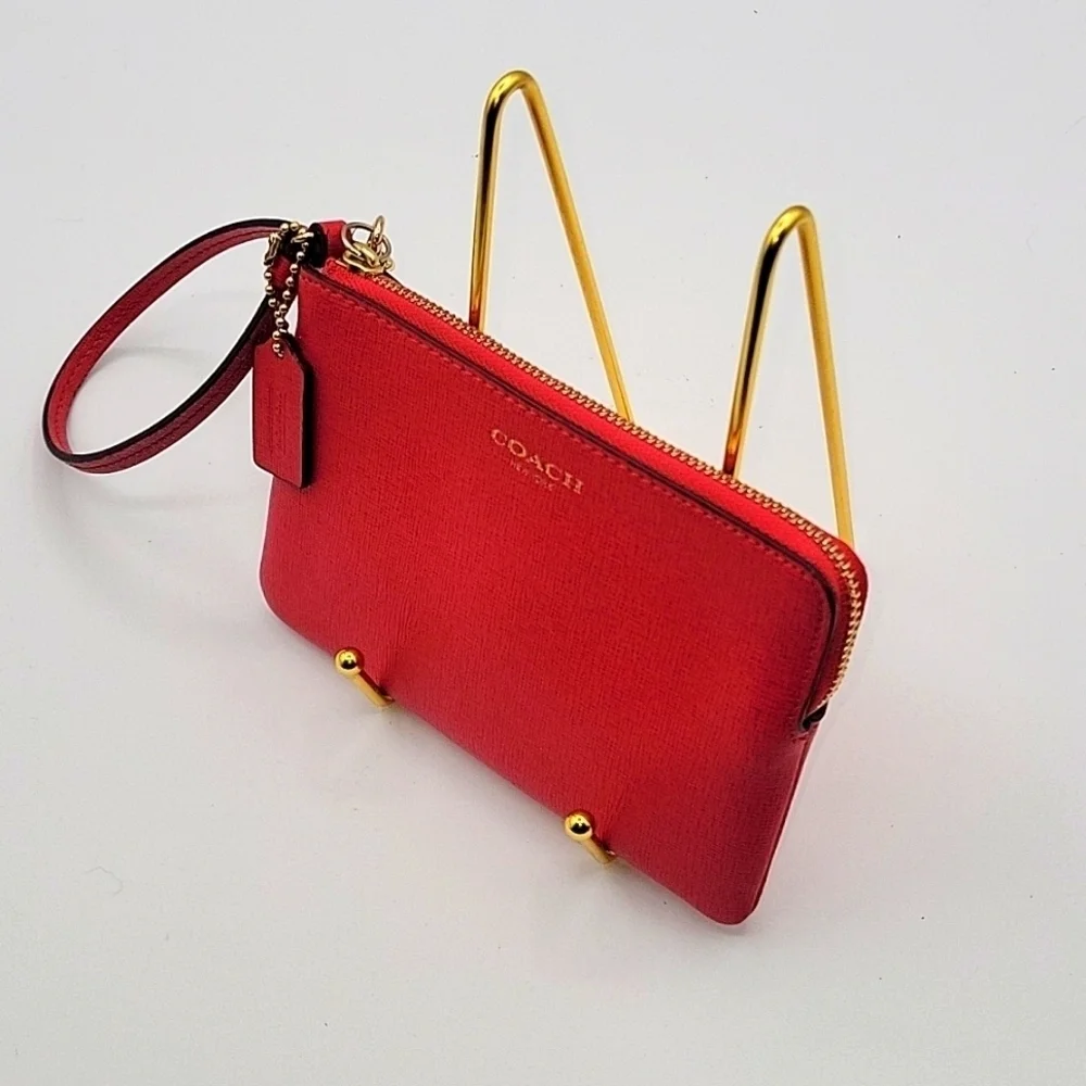 COACH Wristlet Pink Pebbled Leather Hang Tag Back Card Pocket